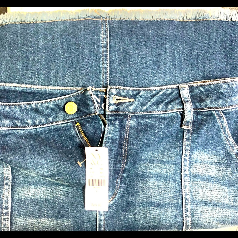 NEW YORK & CO fringe hem jean skirt medium wash size4/size5-6 runs a bit big NWT - Picture 6 of 12